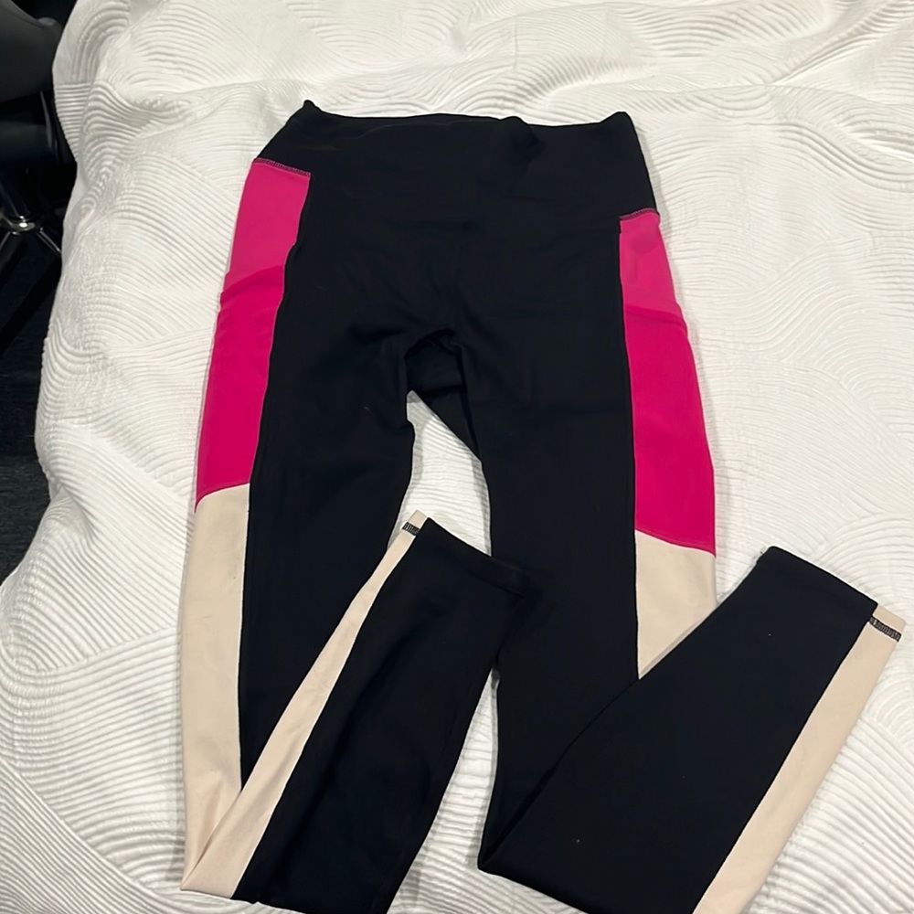 Fabletics new without tags pocket leggings